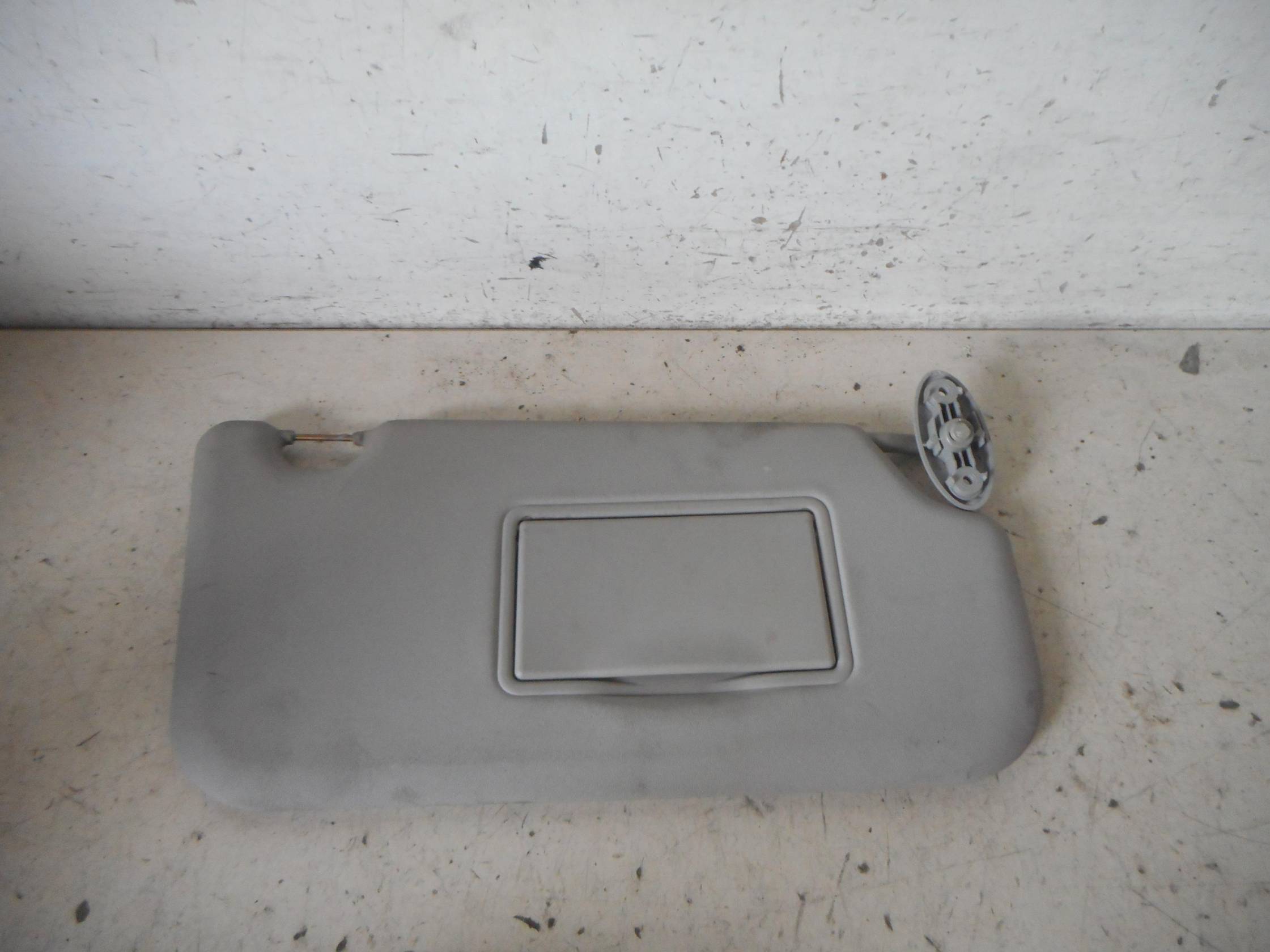 Aletta parasole parabrezza dx.